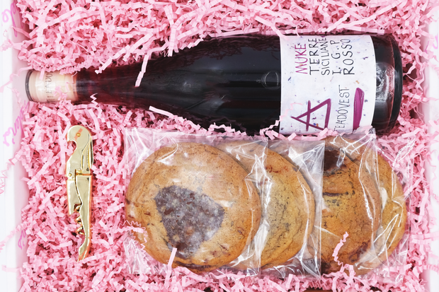Chilled Red & Cookies Gift Box